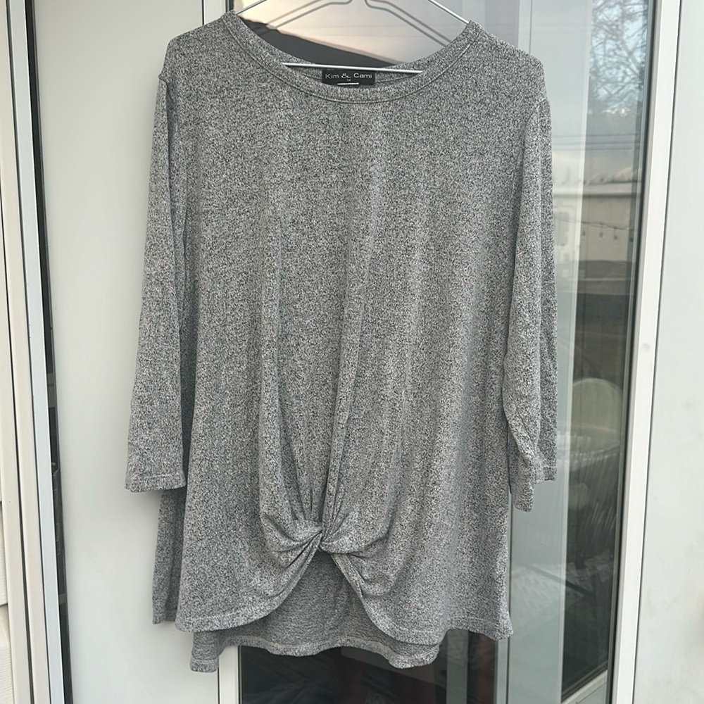 🔥This listing is for a - Kim & Cami Women long  Sleeve Shirt Size 1X granite
